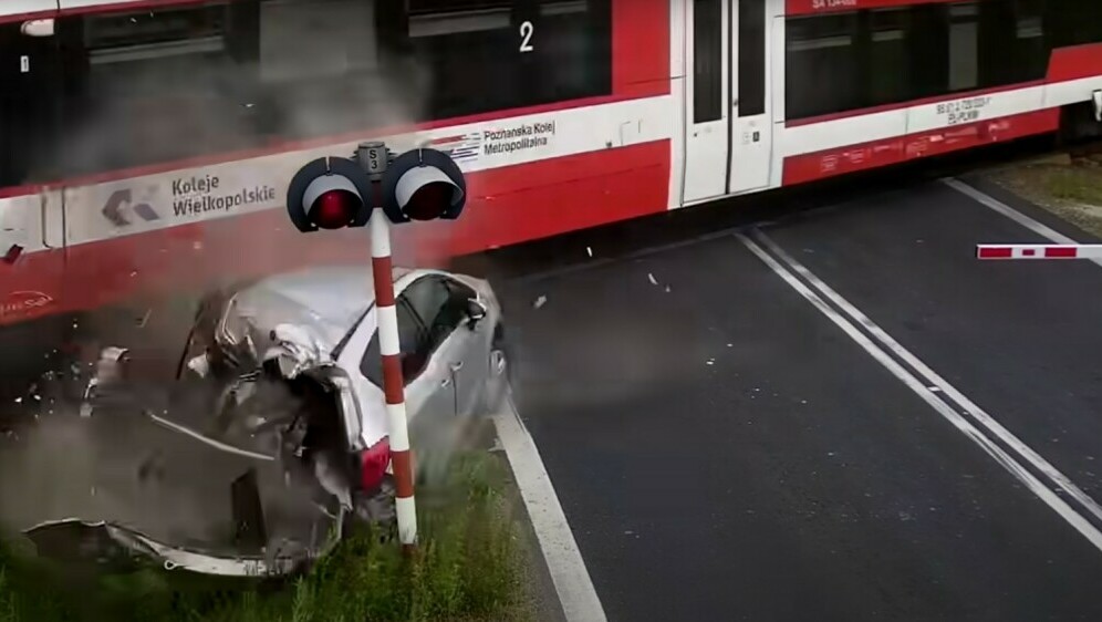 Vlak se zabio u automobil u Poljskoj