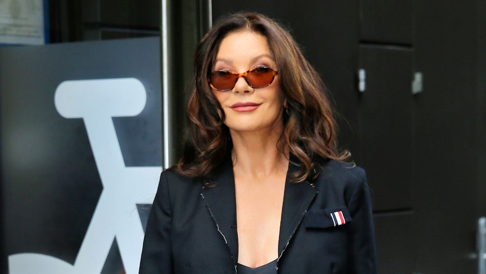 Catherine Zeta-Jones u izdanju s potpisom Thoma Browna 2025. - 2