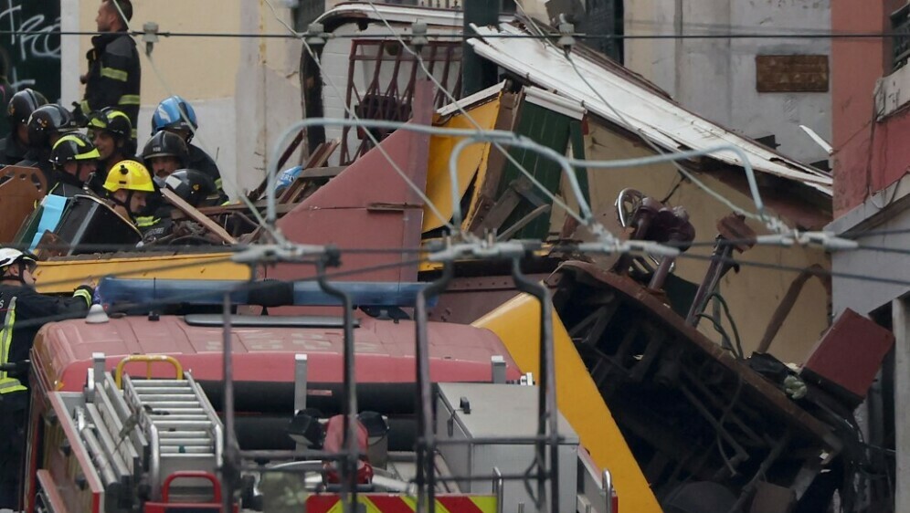 Uspinjača iskočila iz tračnica u Lisabonu