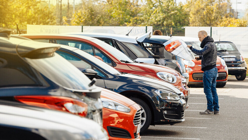 Kupovina automobila, ilustracija