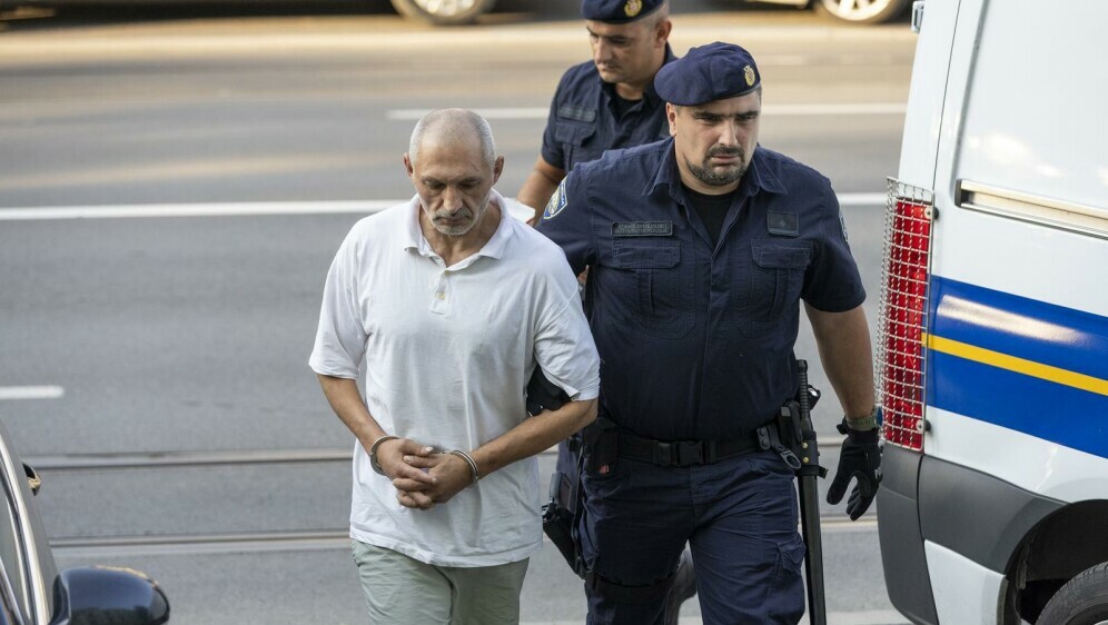 Privođenje osumnjičenog za ubojstvo supruge u mjestu Tenja - 1