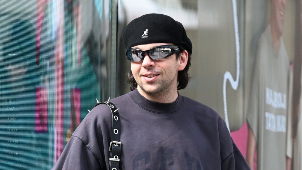 Mladić sa zagrebačke špice nosi efektnu torbicu i kaubojke