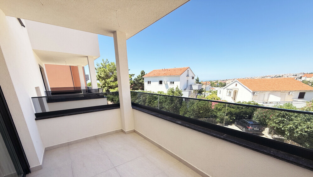 Nova zgrada u Novalji: Tvoj kutak mira i udobnosti, korak do mora i grada