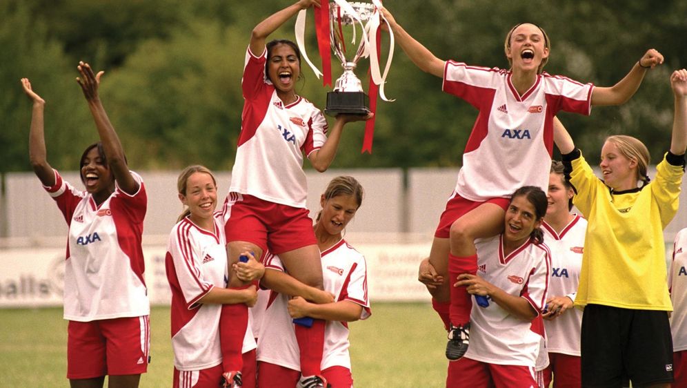 Bend It Like Beckham je film iz 2002. godine