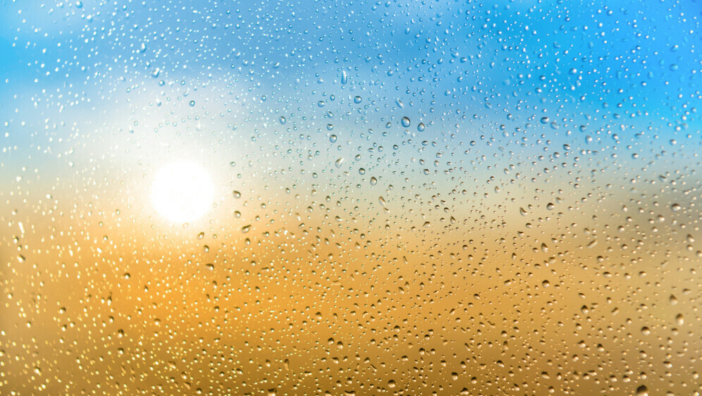 Kišne kapi na prozoru