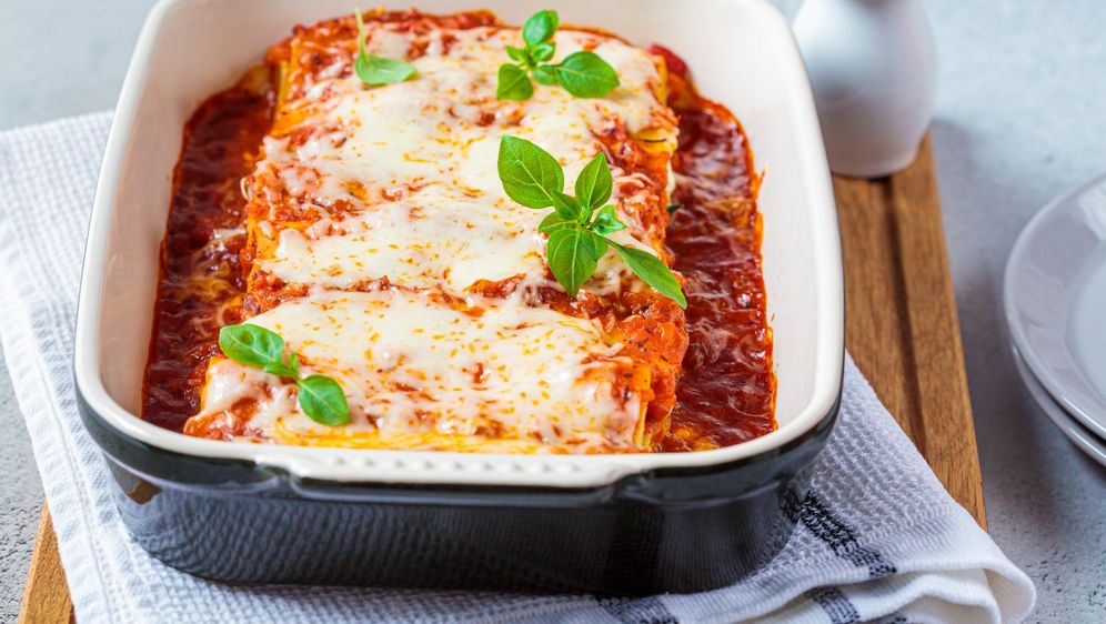 Manicotti punjeni sirom u umaku od rajčice