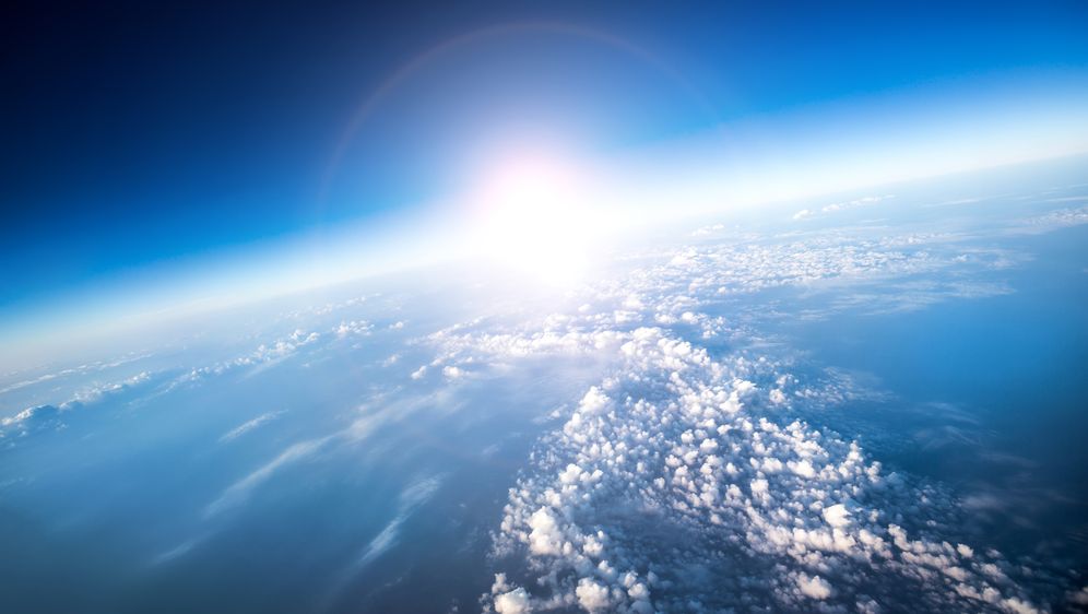 Ozonski sloj oko Zemlje, ilustracija