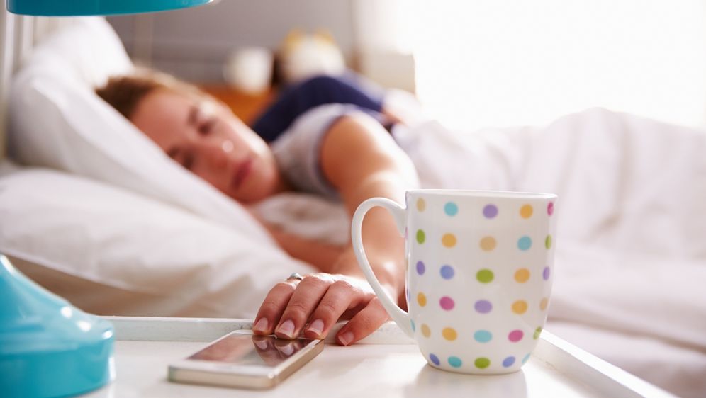 Ako želite započeti dan bez mobitela, ne spavajte s njim kraj glave