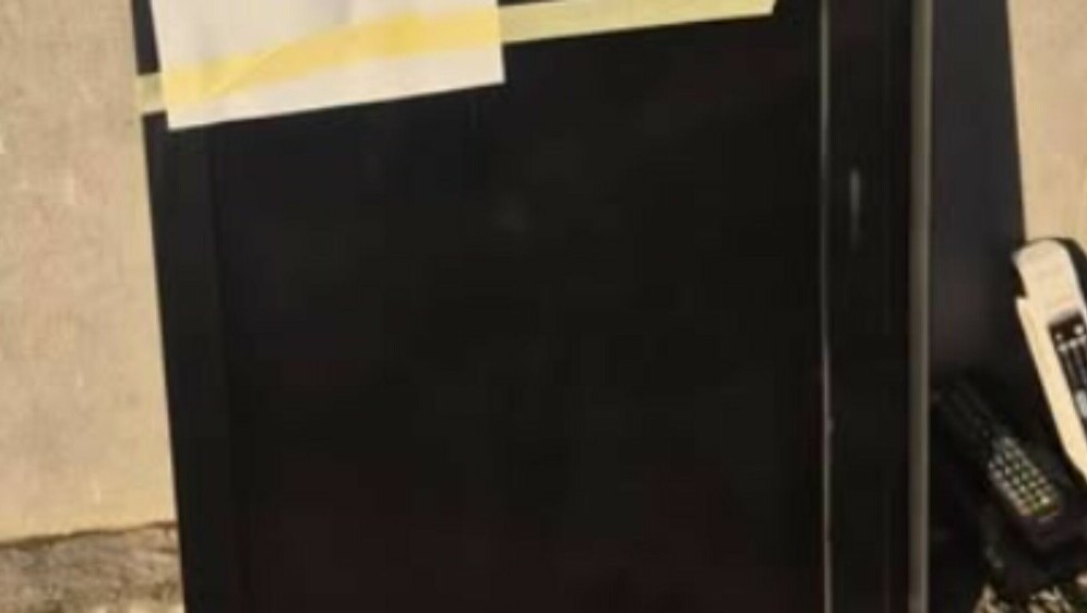 Televizor na poklon sa smiješnom porukom