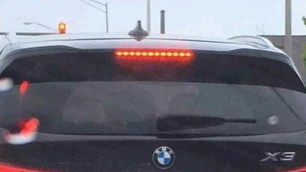 Automobil u SAD s neobičnim registracijskim oznakama