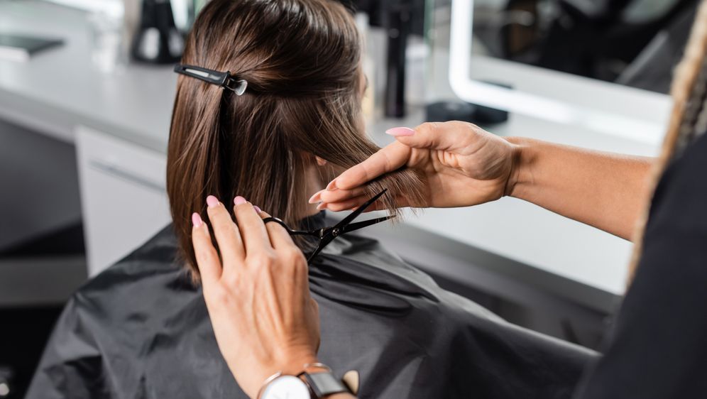 Žena kod frizera