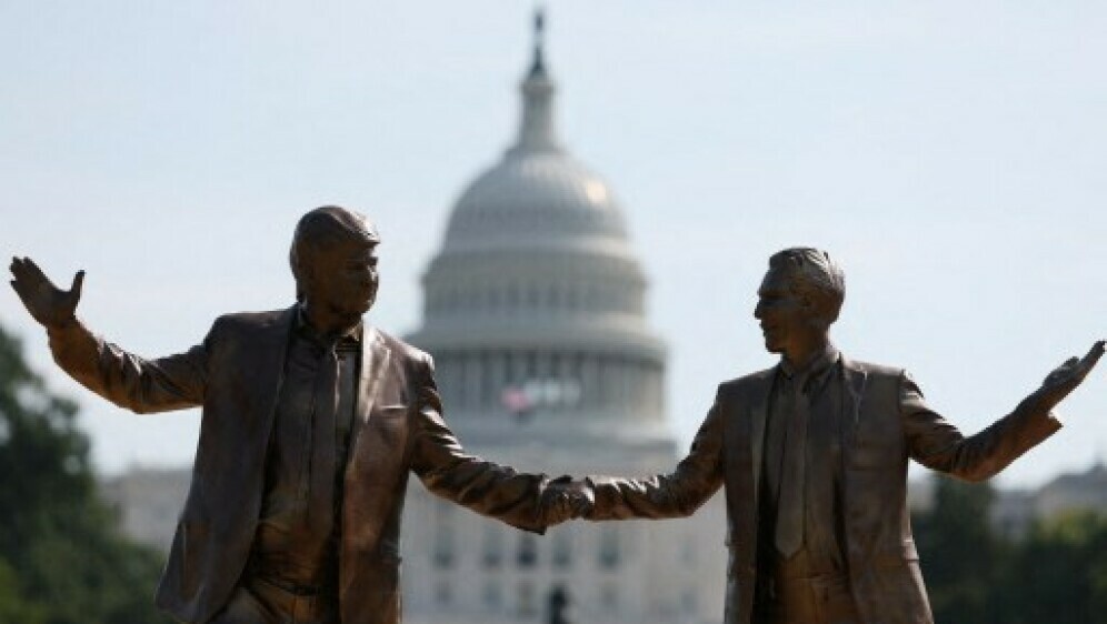 Kip američkog predsjednika Donalda Trumpa i osuđenog seksualnog prijestupnika Jeffreyja Epsteina - 1