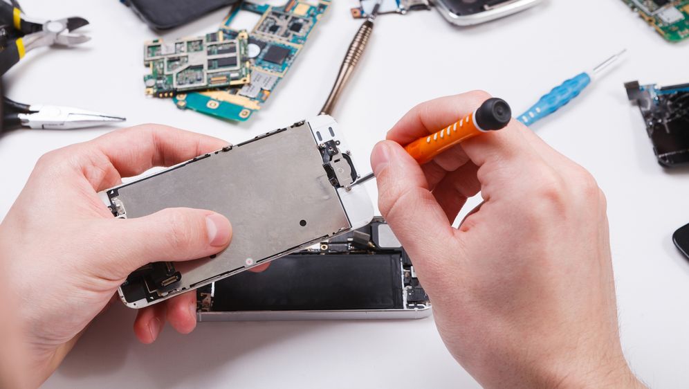 Popravljanje pokvarenog telefona, ilustracija