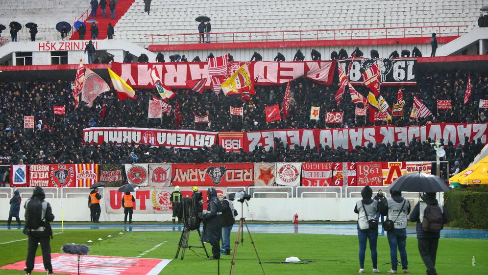 Ultras Mostar s oduzetim transparentima Red Armyja