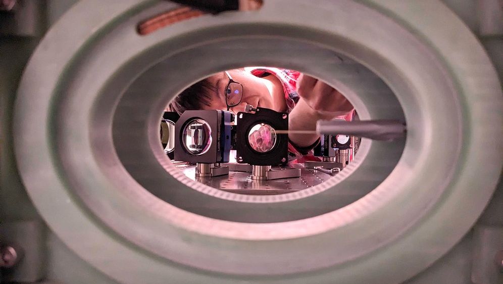 Stroj kojim je uhvaćeno 6100 kubita