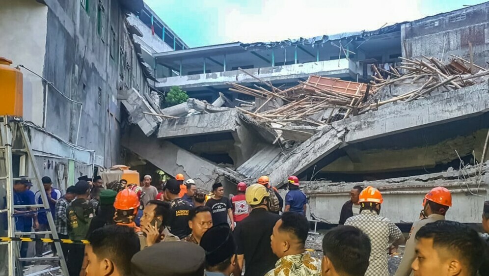 Srušena škola u u gradu Sidoarjo u Indoneziji