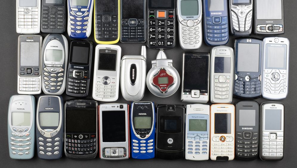 Stari mobiteli, ilustracija